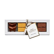 Smuk gaveæske med 8 stykker af vores raffinerede økologiske Amber Miniature-chokolader.