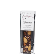 Mørk chokolade Amazonas 61%, Amber Classic-chokolade, krokant af Piemonte-hasselnødder og rabarberdrys.