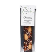 Spring Season Dark Mørk chokolade Amazonas 61 %, Amber Classicchokolade, krokant af Piemontehasselnødder og rabarberdrys.