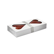 Hearts - 2 To klassiske hjerter af marcipan, lavet på stenvalsede middelhavsmandler, overtrukket med et tykt lag mørk chokolade Amazonas 61 % og drysset med let ristede knuste kakaobønner.